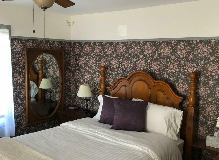 Riverwind Inn Bed And Breakfast