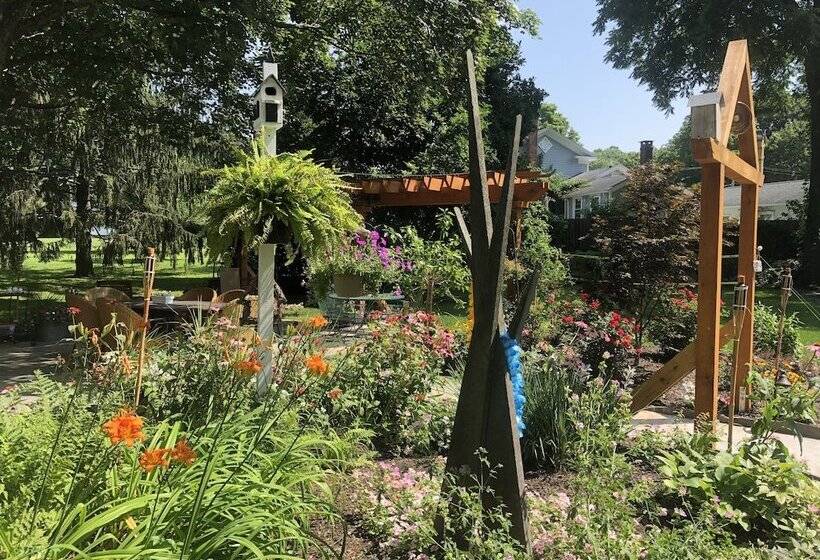 Riverwind Inn Bed And Breakfast