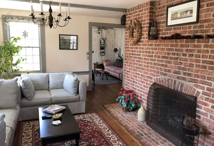 Riverwind Inn Bed And Breakfast