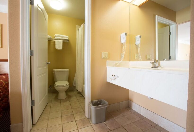 Shasta Pines Motel & Suites