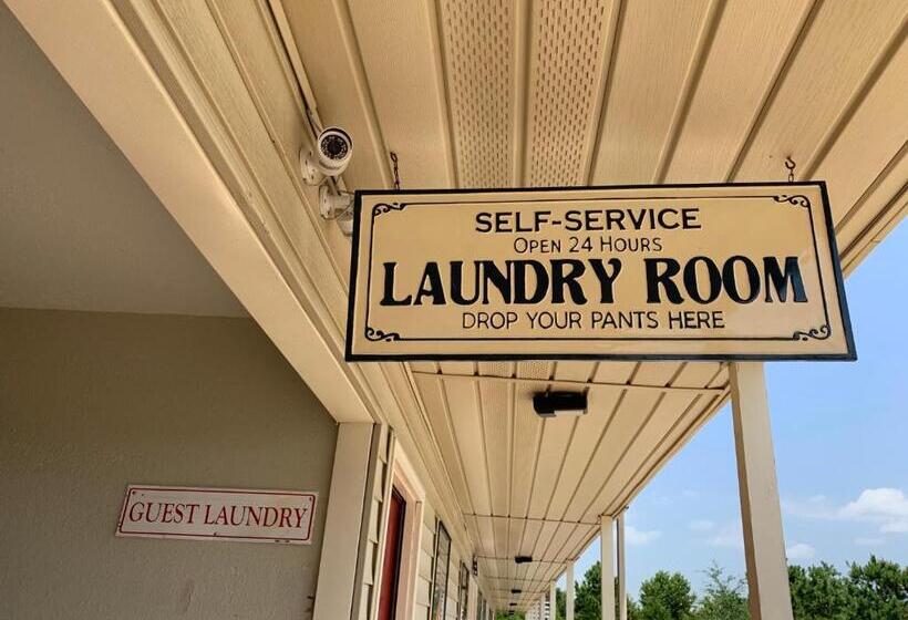 Southern Nights Motel