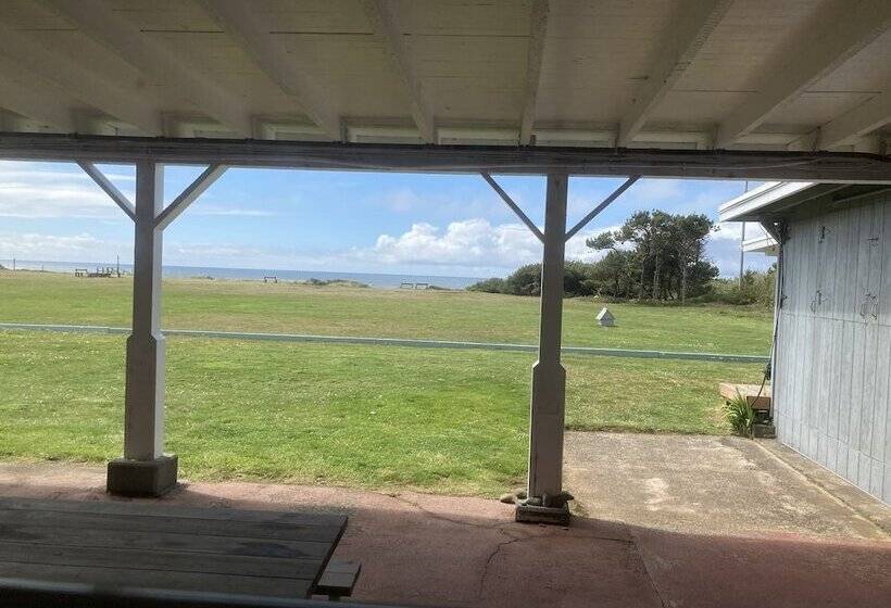 Tillicum Beach Motel   Formerly Deane S Oceanfront Lodge