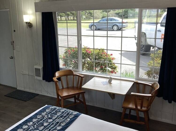 Tillicum Beach Motel   Formerly Deane S Oceanfront Lodge