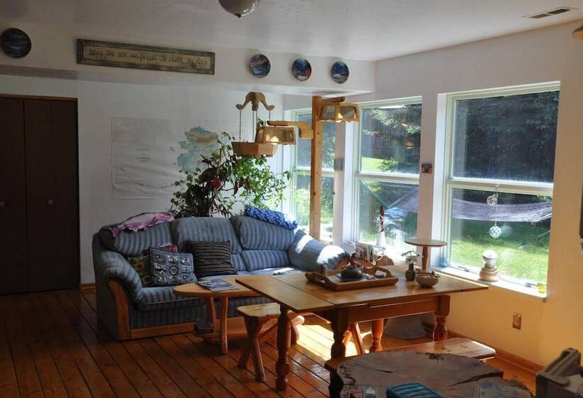 Whalesong Bed And Breakfast