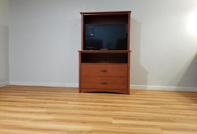 Wolds Motel   Mt. Pleasant