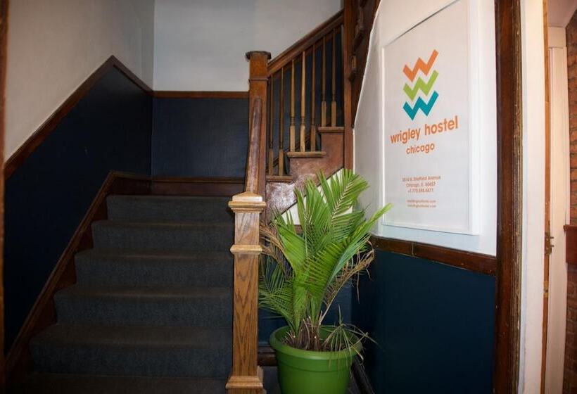Wrigley Hostel   Chicago