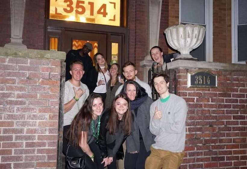 Wrigley Hostel   Chicago