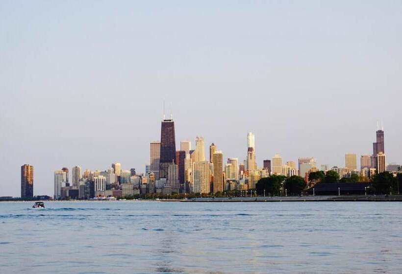 Wrigley Hostel   Chicago