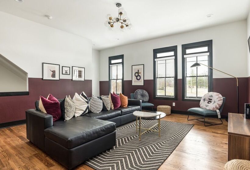 Connie & Tammy By Avantstay 2 Unit Buyout W/ 8br In Heart Of Nashville