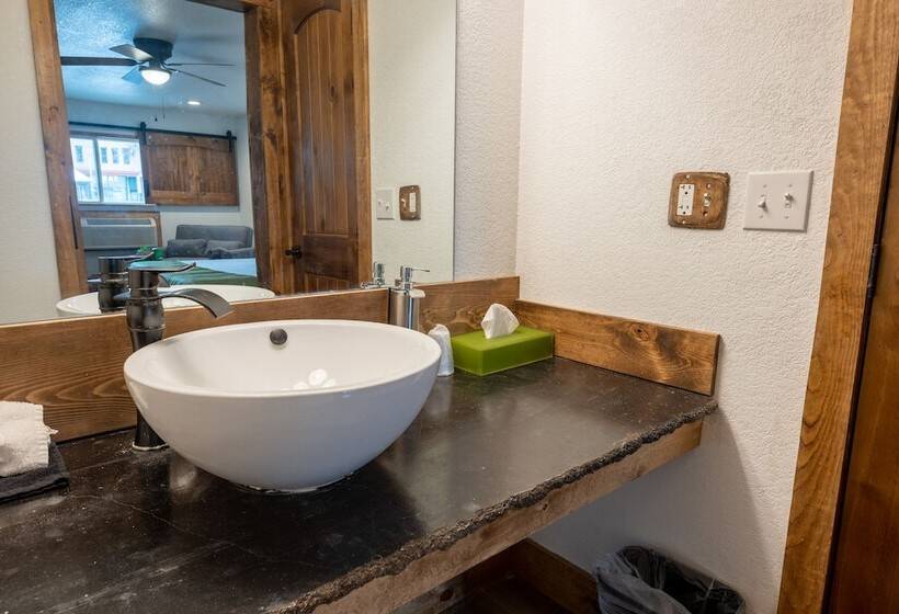 酒店 Springs Lodge & Cafe