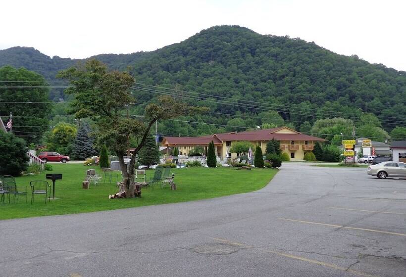 A Holiday Motel Maggie Valley