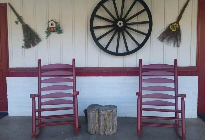 A Holiday Motel   Maggie Valley