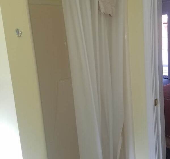 A Holiday Motel   Maggie Valley