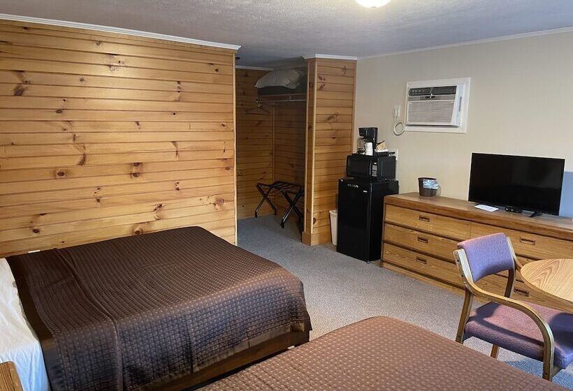 A Holiday Motel Maggie Valley