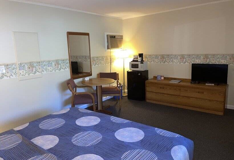 A Holiday Motel Maggie Valley