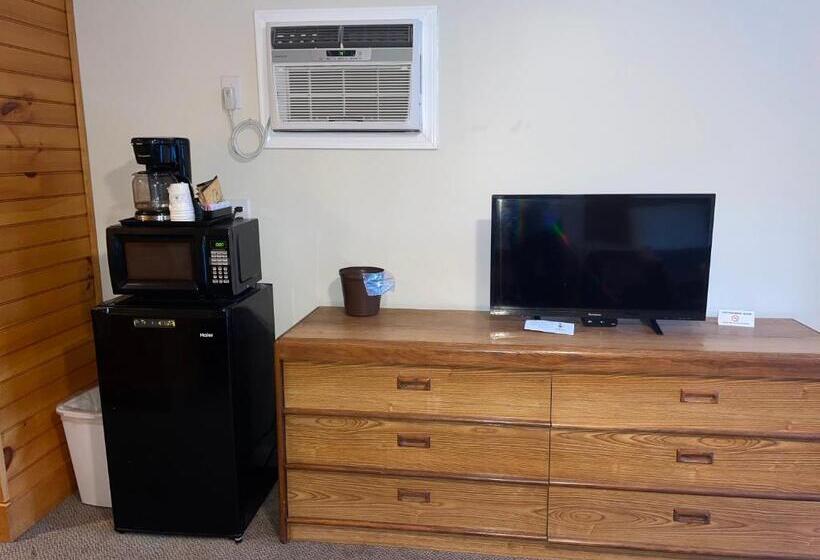 A Holiday Motel Maggie Valley