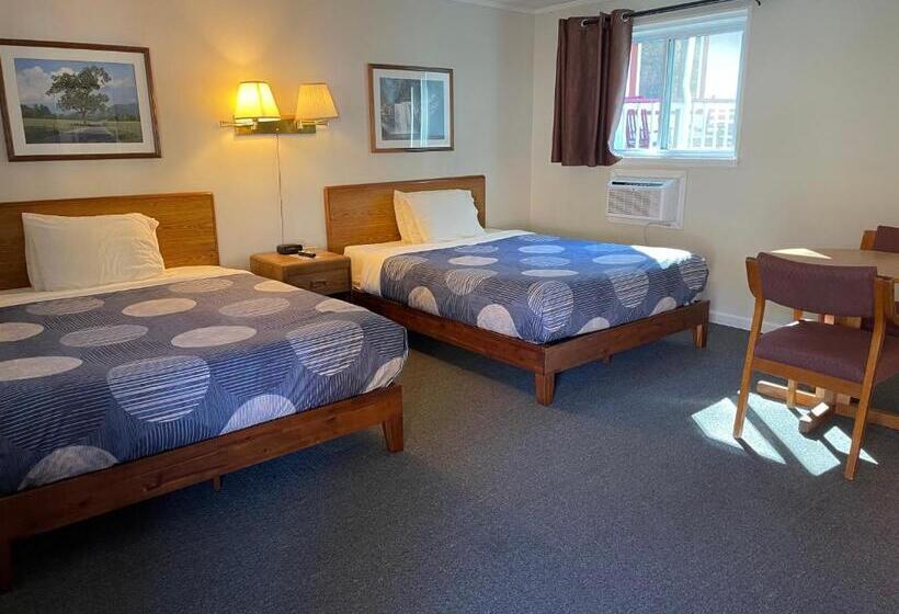 A Holiday Motel Maggie Valley