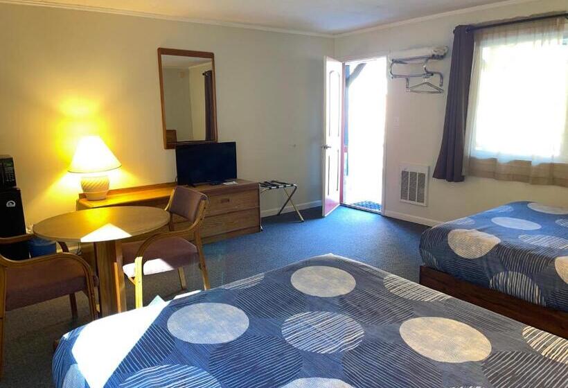 A Holiday Motel Maggie Valley