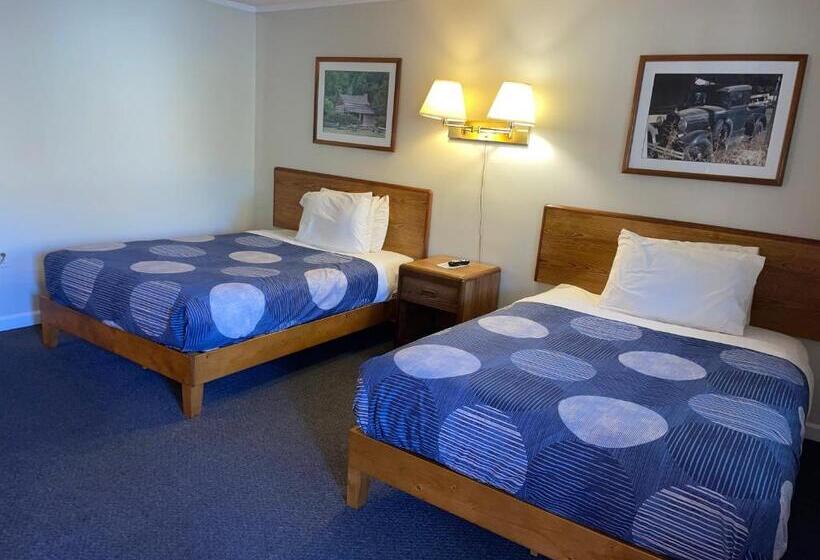 A Holiday Motel Maggie Valley