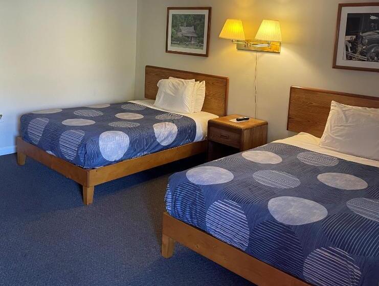 A Holiday Motel Maggie Valley