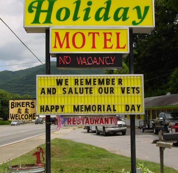 A Holiday Motel Maggie Valley