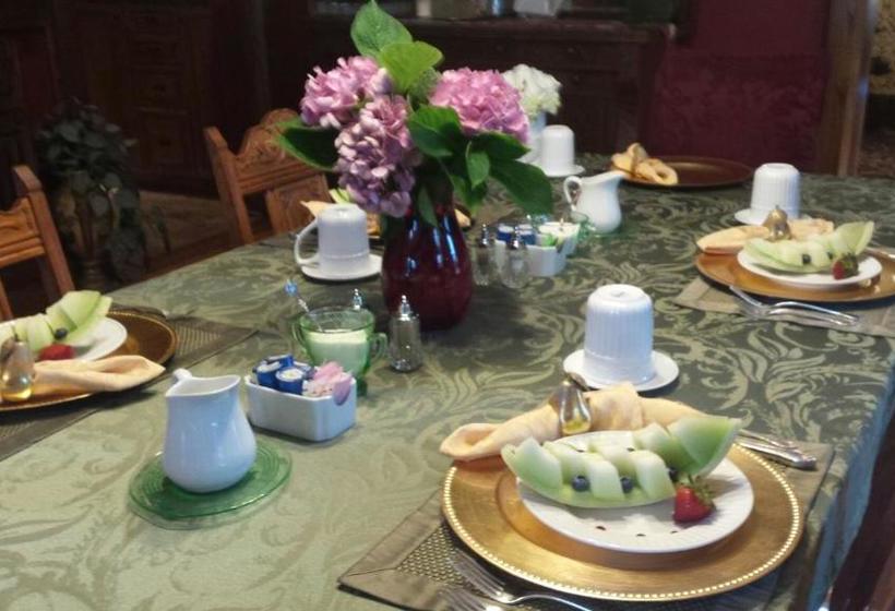 1840 Inn On The Main Bed And Breakfast