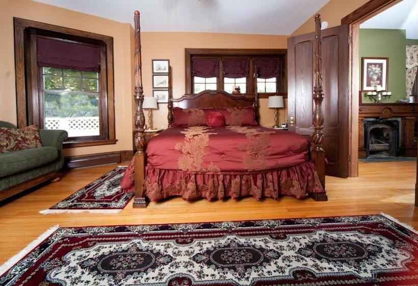 1840 Inn On The Main Bed And Breakfast