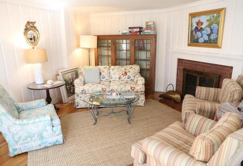 An English Garden Bed & Breakfast