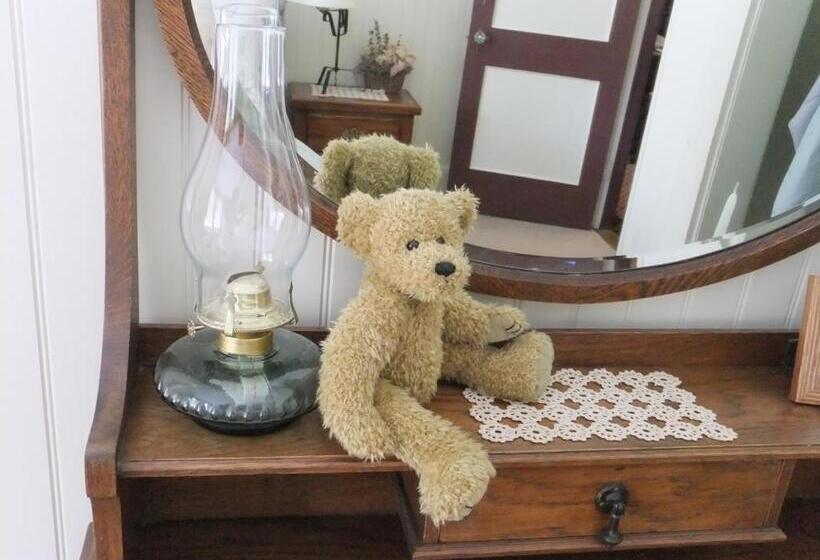 민박 Covered Bridge House