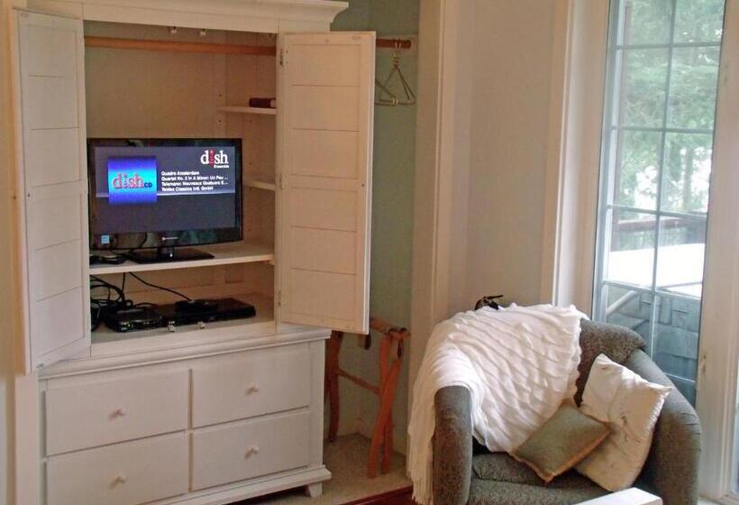 مبيت وإفطار Inn To The Woods