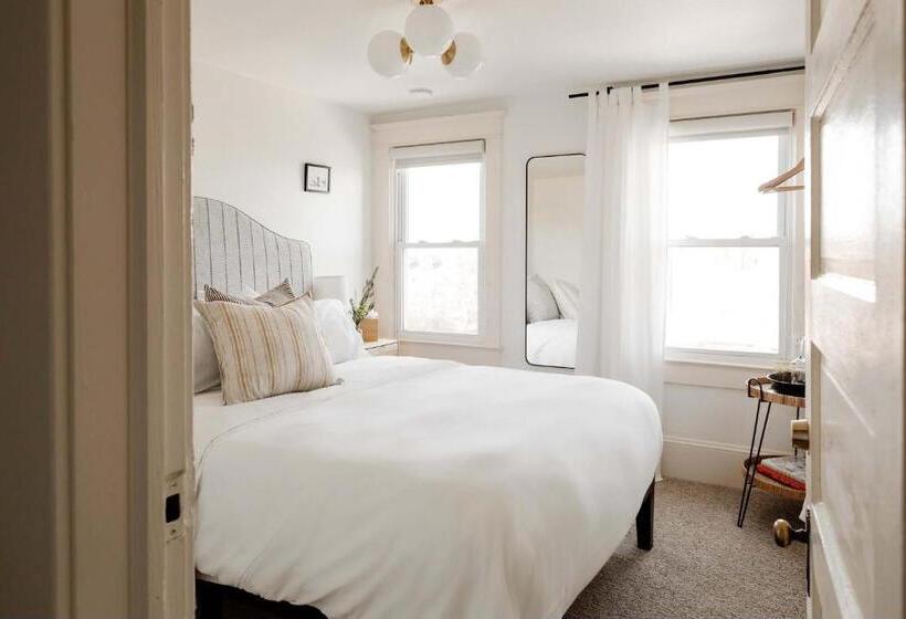 ベッドアンドブレックファースト The Bentley Inn