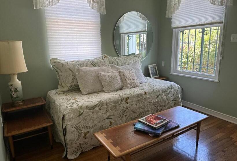 تختخواب و صبحانه The Blenman Inn