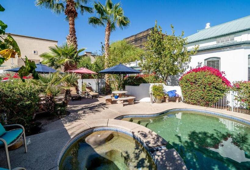 تختخواب و صبحانه The Blenman Inn