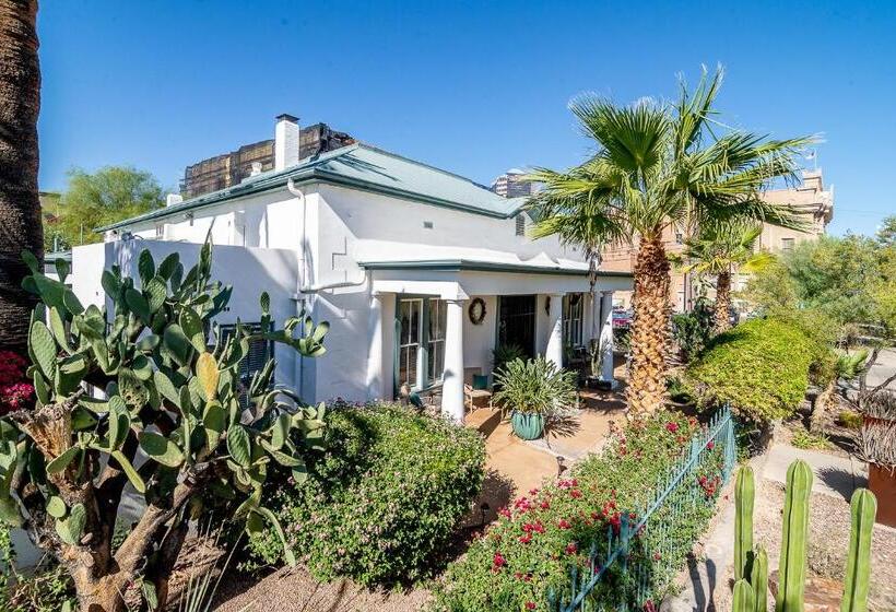 تختخواب و صبحانه The Blenman Inn