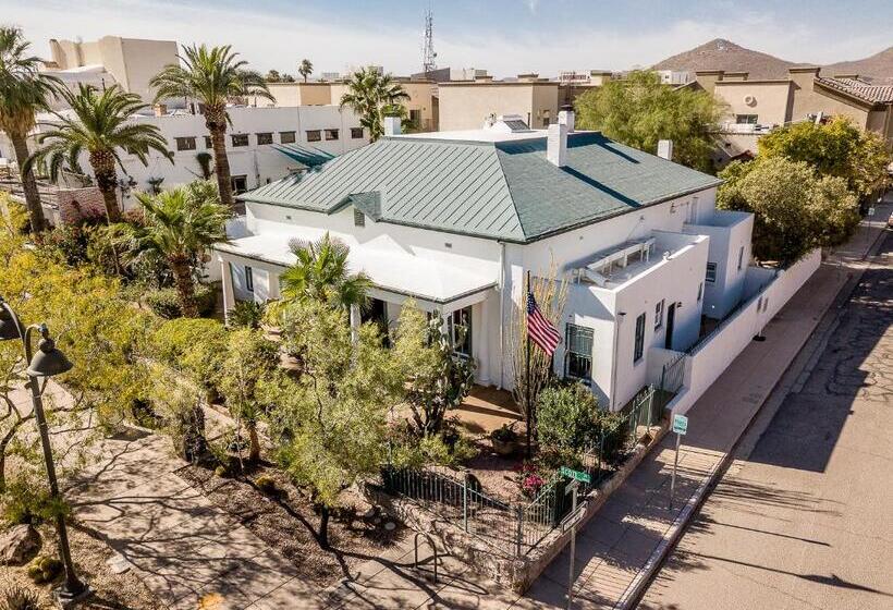 تختخواب و صبحانه The Blenman Inn