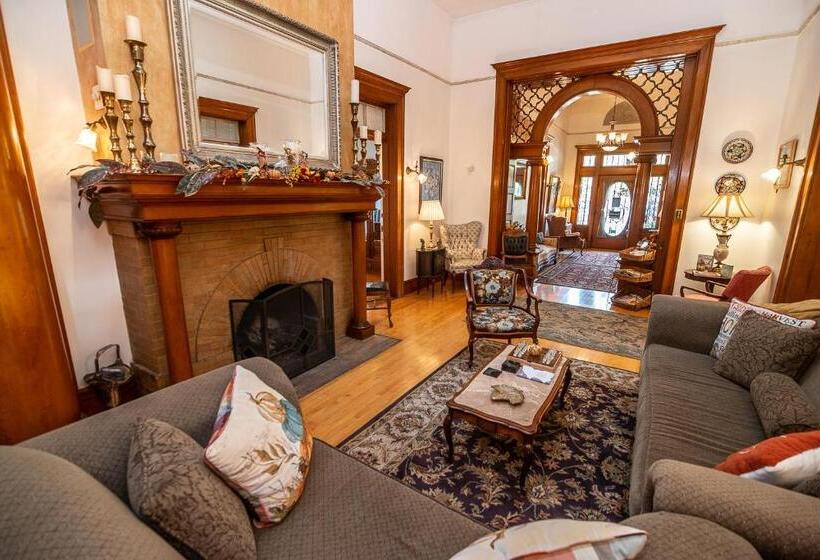 تختخواب و صبحانه The Blenman Inn