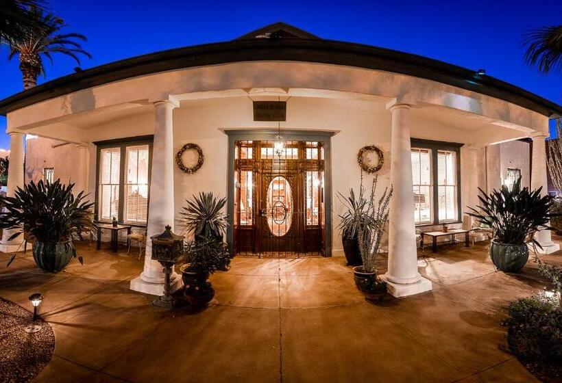 تختخواب و صبحانه The Blenman Inn