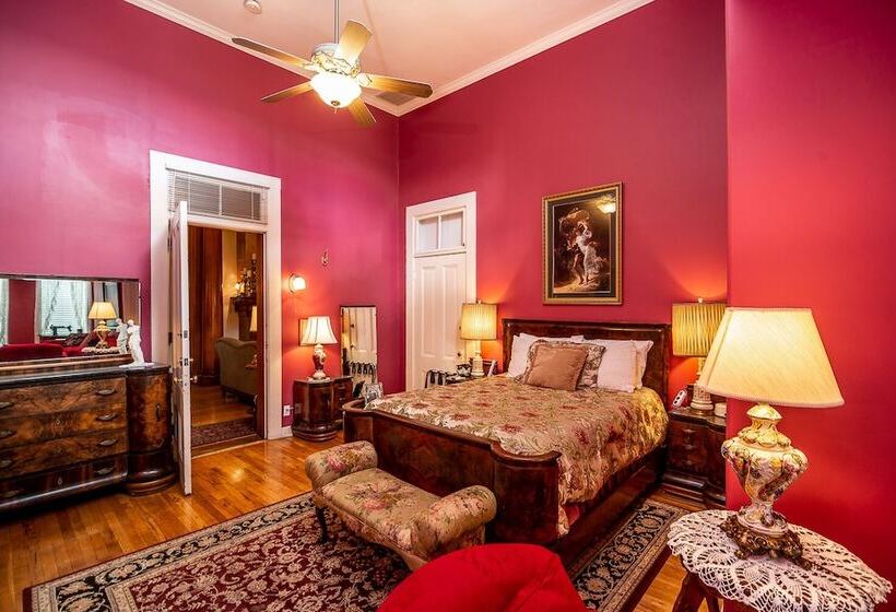 تختخواب و صبحانه The Blenman Inn