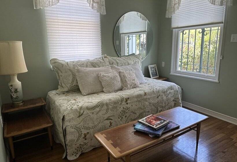 تختخواب و صبحانه The Blenman Inn