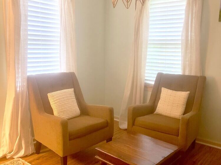 민박 The Inn At Stockbridge