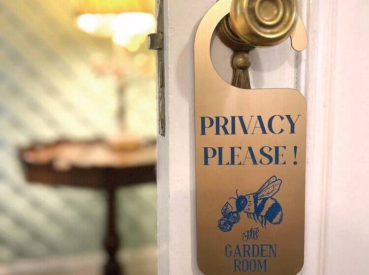 민박 The Inn At Stockbridge