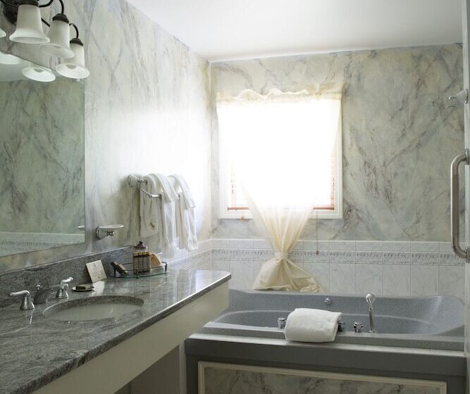 민박 The Inn At Stockbridge