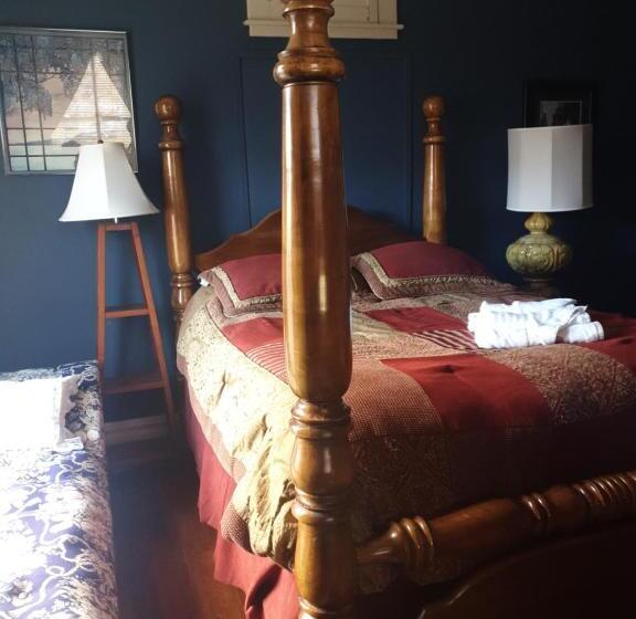 مبيت وإفطار Ubon Thai Victorian Inn & Restaurant