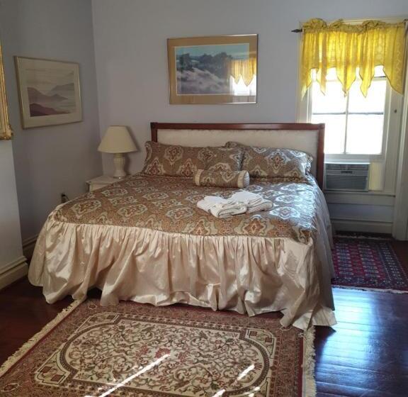 مبيت وإفطار Ubon Thai Victorian Inn & Restaurant