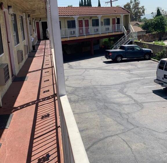 Budget Inn Motel