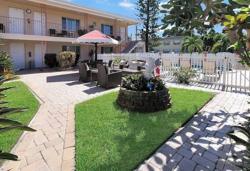 Carlton House Motel And Suites