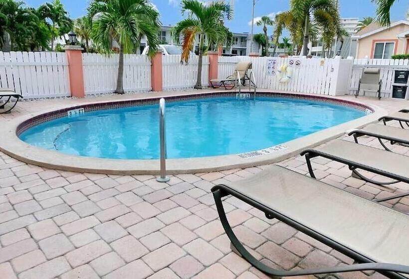 Carlton House Motel And Suites