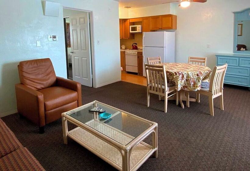 Carlton House Motel And Suites