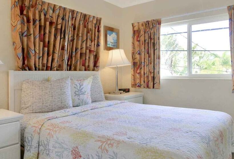 Carlton House Motel And Suites