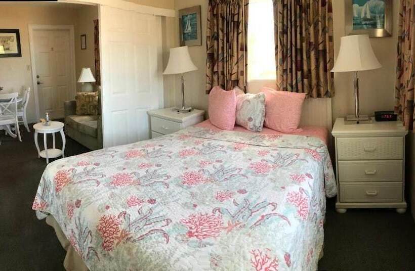 Carlton House Motel And Suites